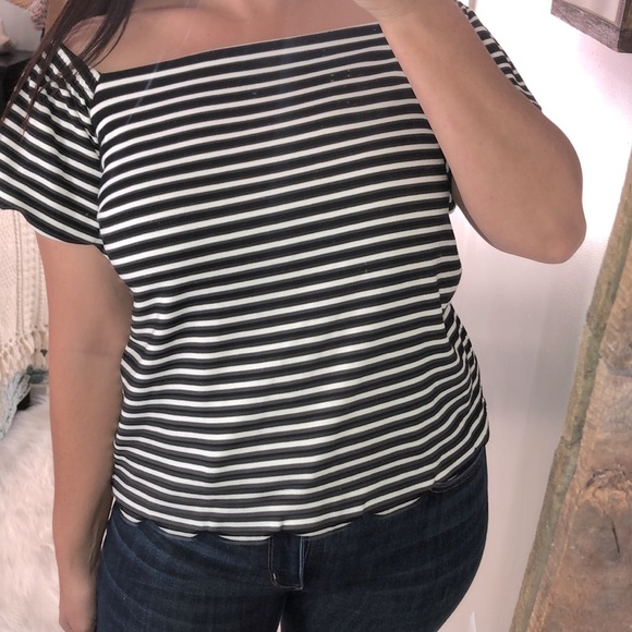 Banana Republic size small striped scallop hem top - Picture 5 of 7